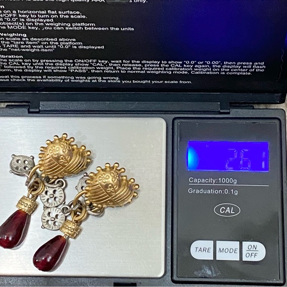 Vintage ARIZONA Jeans Co. Gold-tone Heart Beaded Drop Earrings - Picture 9 of 13